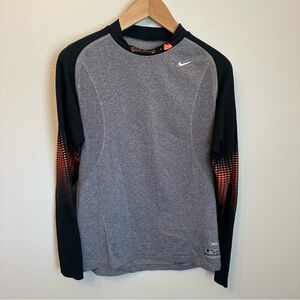 Nike Men’s MLB Giants Long Sleeve Grey & Black Athletic Shirt with Orange Accent